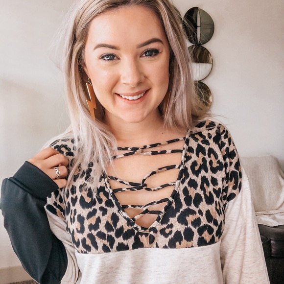 Color Block Leopard Top - Picture 2 of 2